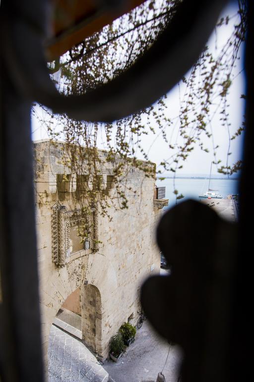 Bed and Breakfast Palazzo Giunta - Porta Marina Ortigia Сиракузы Экстерьер фото