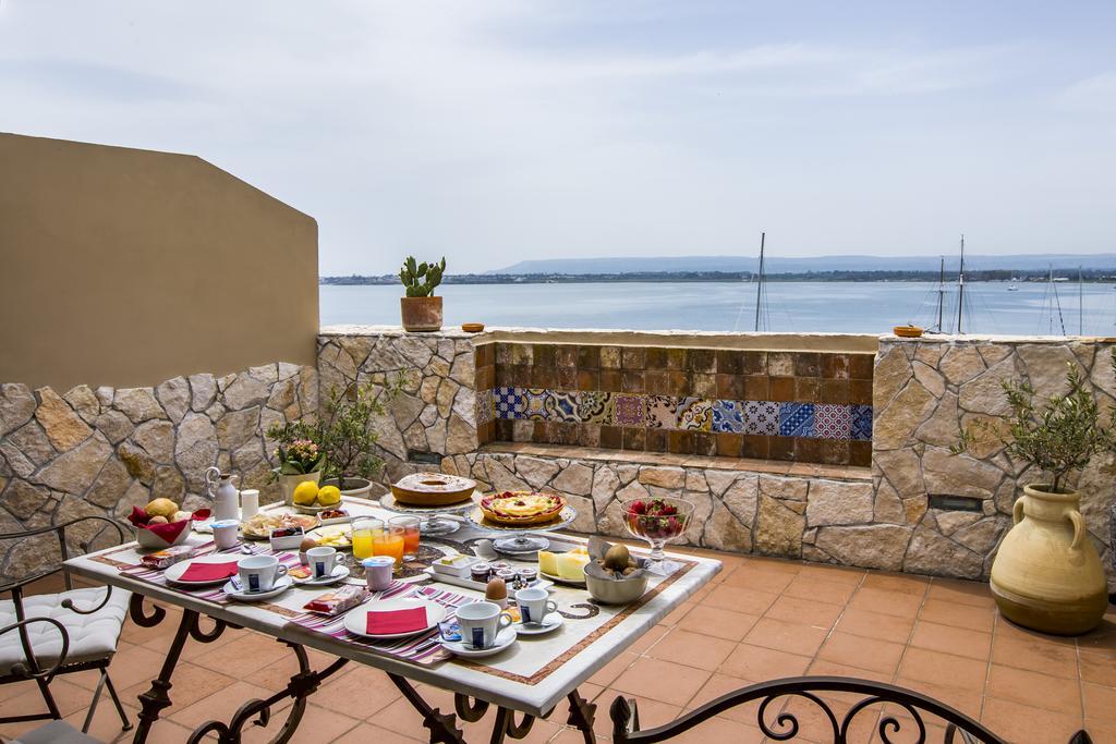 Bed and Breakfast Palazzo Giunta - Porta Marina Ortigia Сиракузы Экстерьер фото