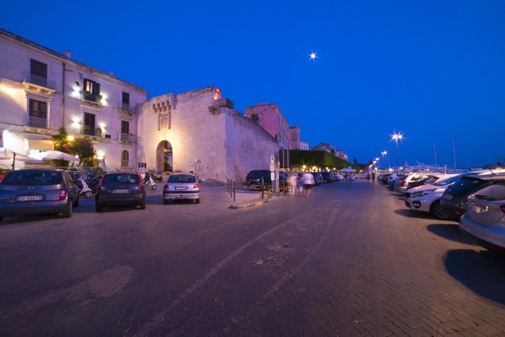 Bed and Breakfast Palazzo Giunta - Porta Marina Ortigia Сиракузы Экстерьер фото